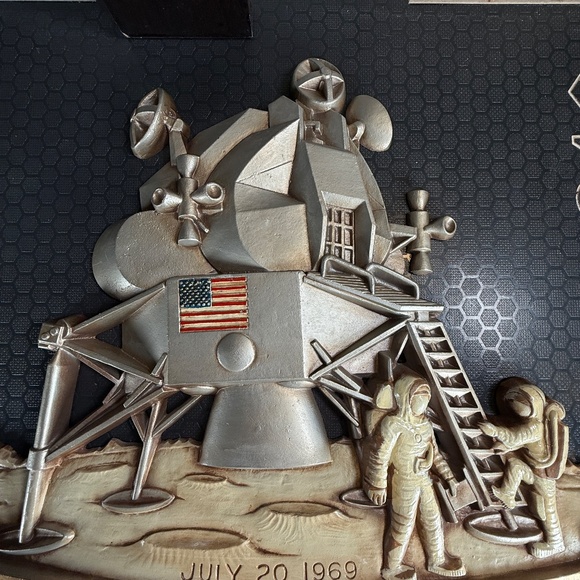 APOLLO 11 MOON LANDING  |  WALL PLAQUE  |  CAST METAL  |  USA  |  RARE  | - Picture 9 of 16